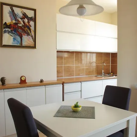 Square Apartment *