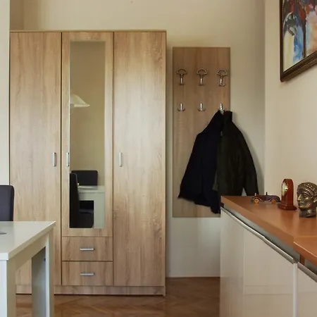 Square Apartment