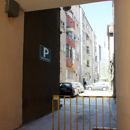 Apartment Square *