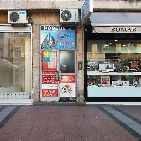 Square Nis